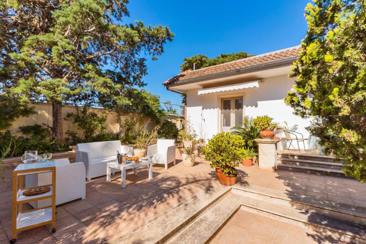 Garden View Near The Sea Bed & Breakfast Lecce Exterior photo